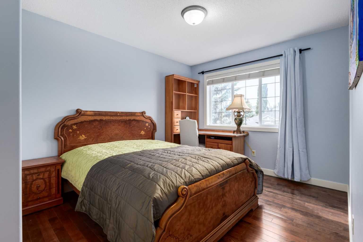 77 Royal Highland Road NW