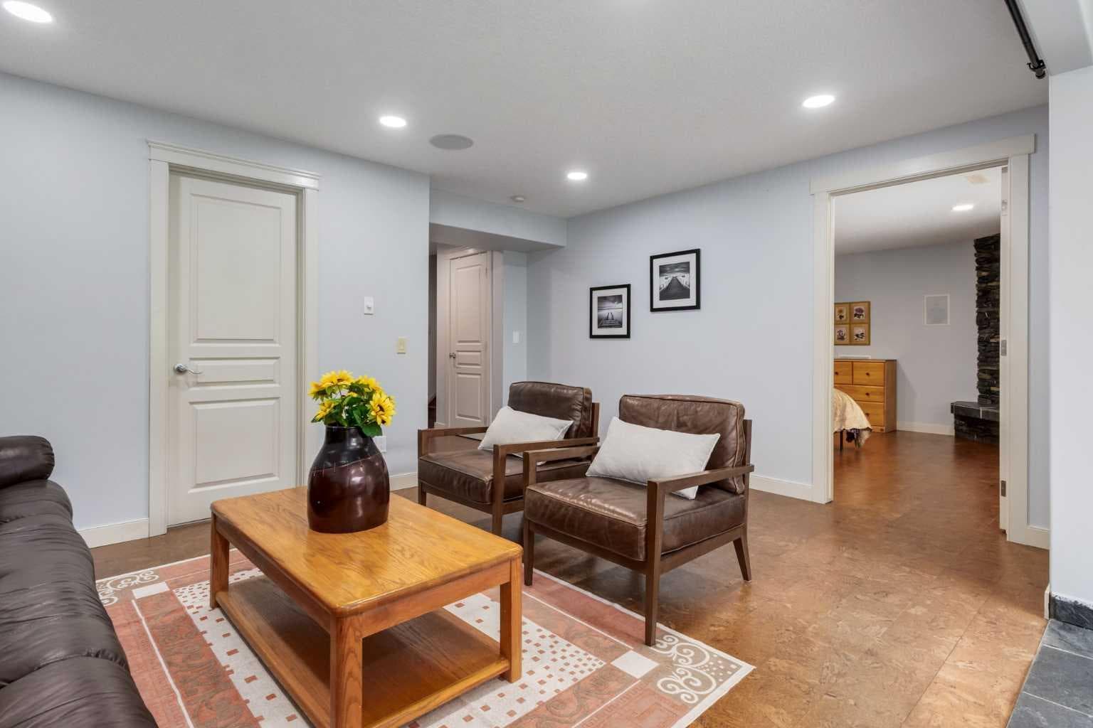 77 Royal Highland Road NW