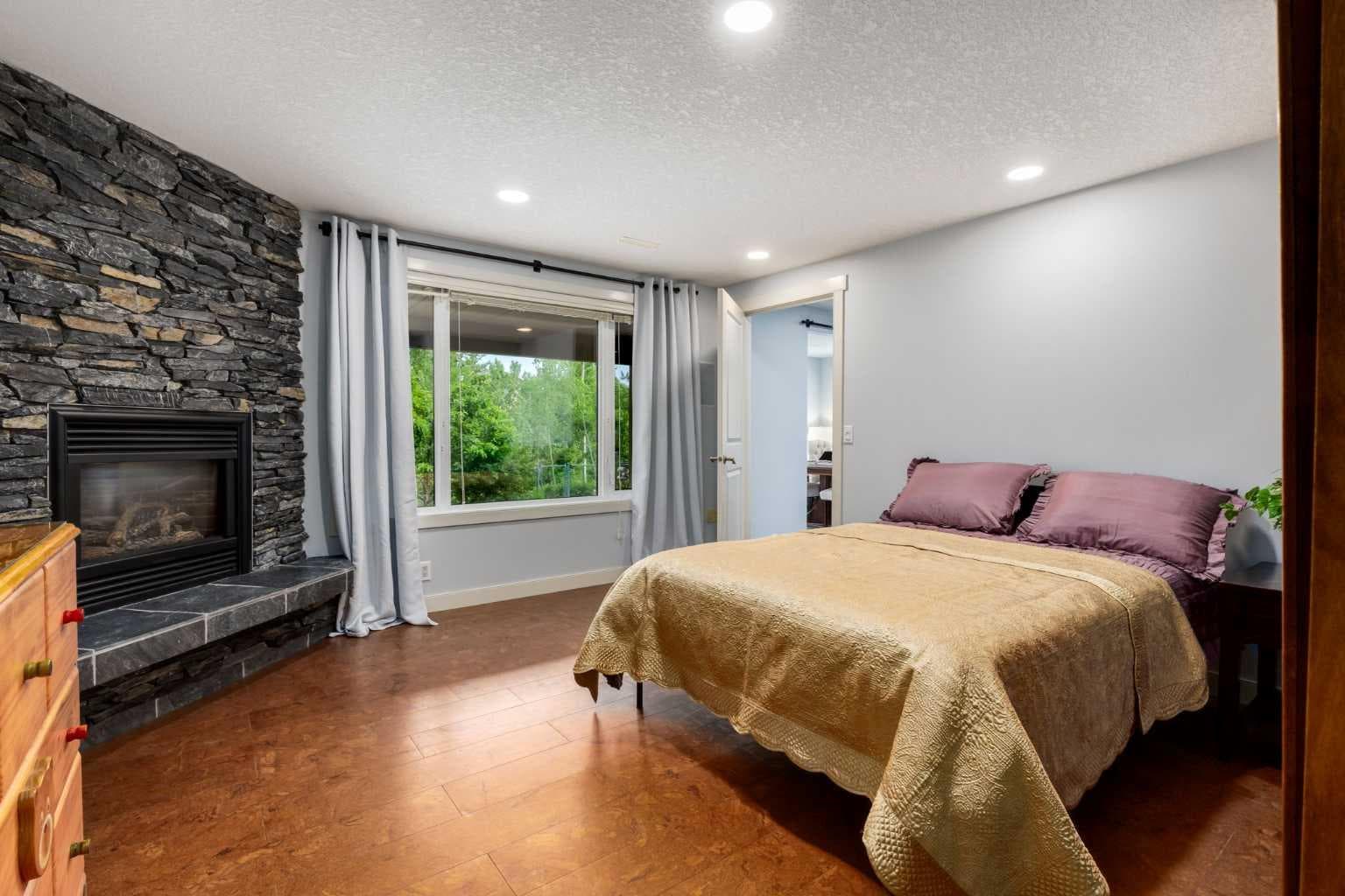 77 Royal Highland Road NW