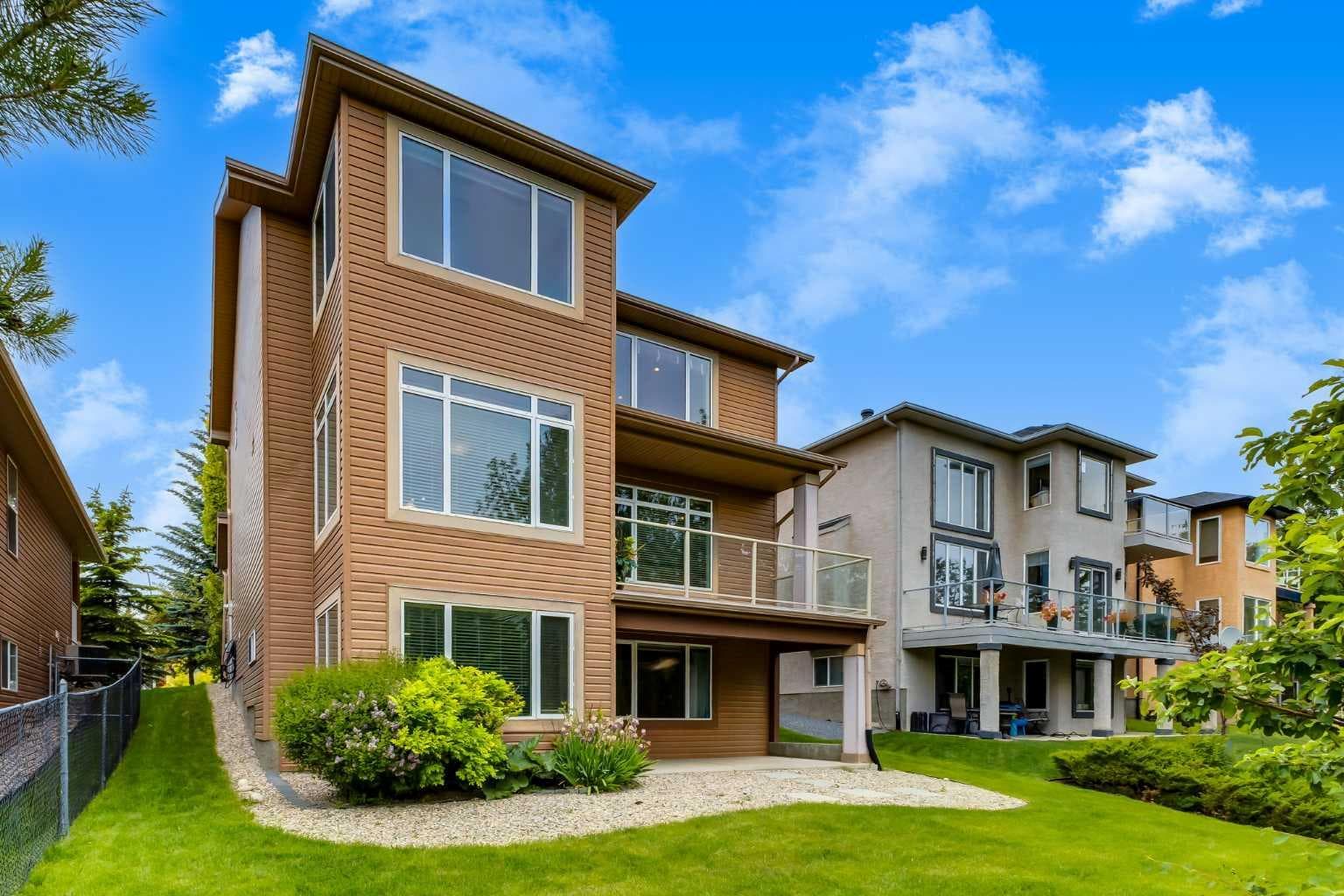 77 Royal Highland Road NW