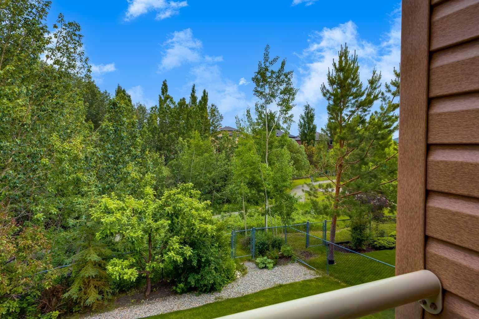 77 Royal Highland Road NW