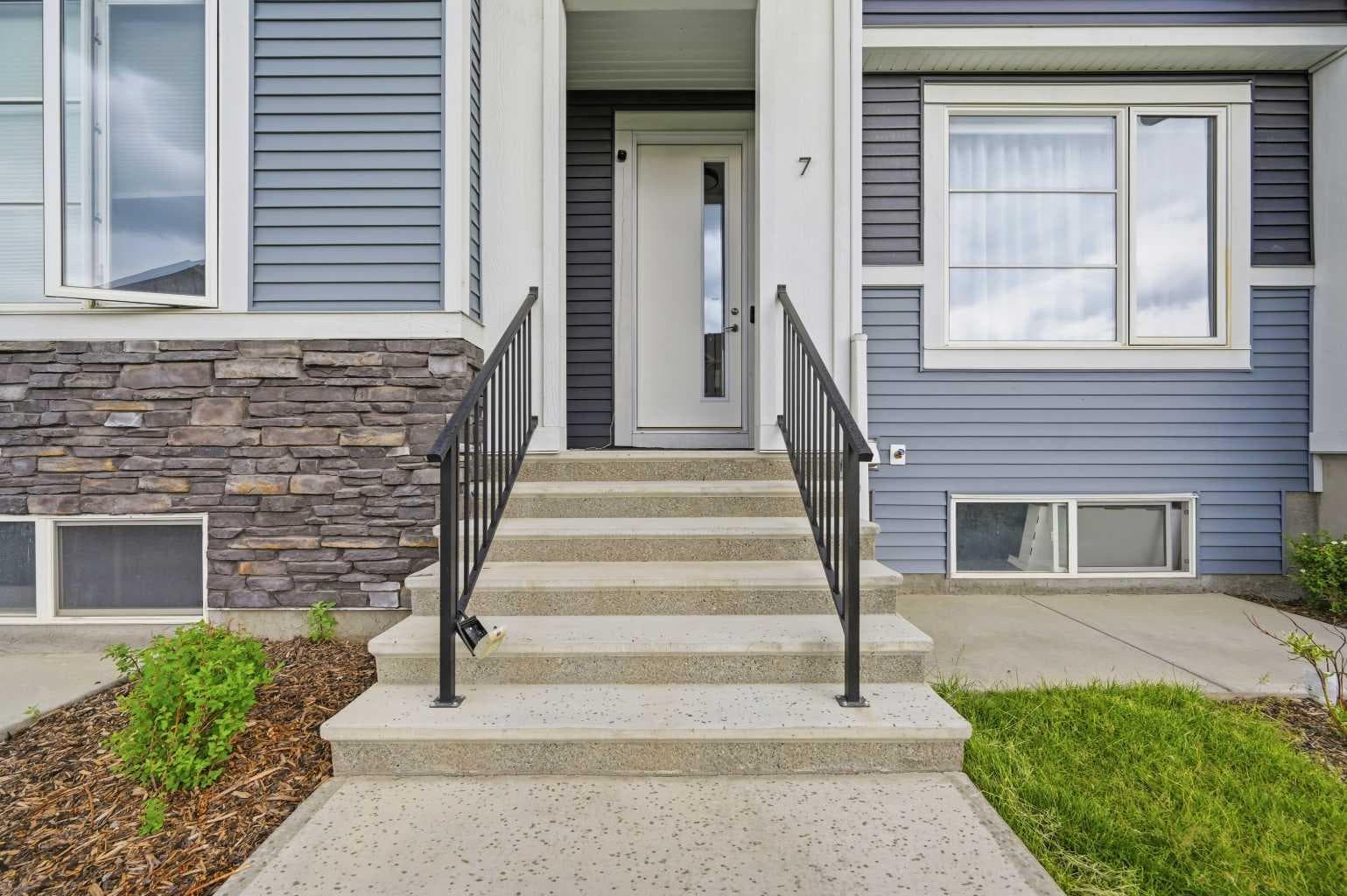 7 Lambeau Lane SE