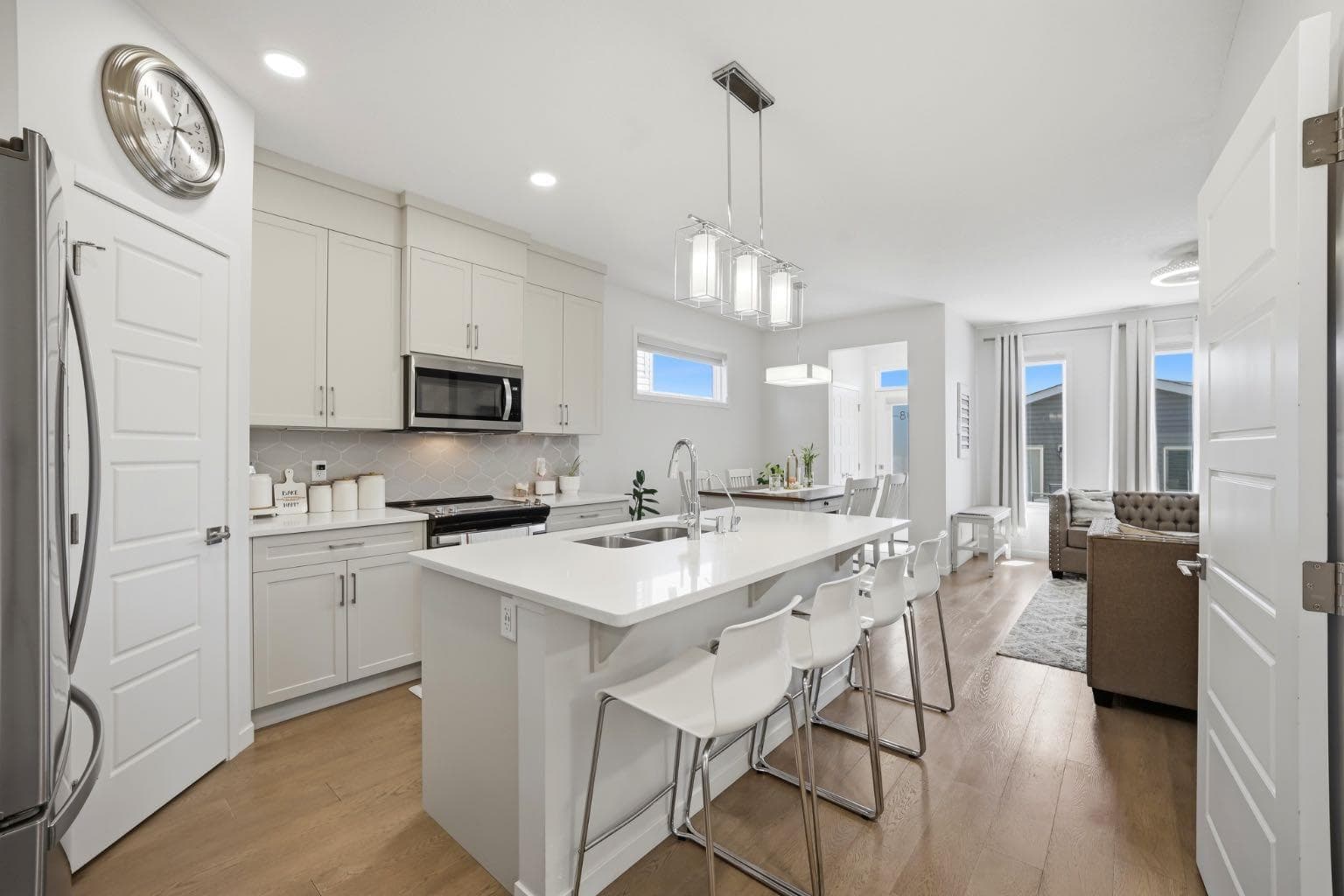 908 West Lakeview Drive 