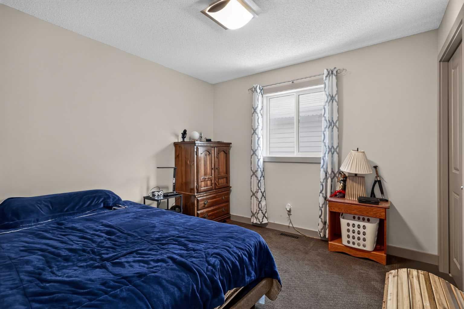 166 Hillcrest Circle SW