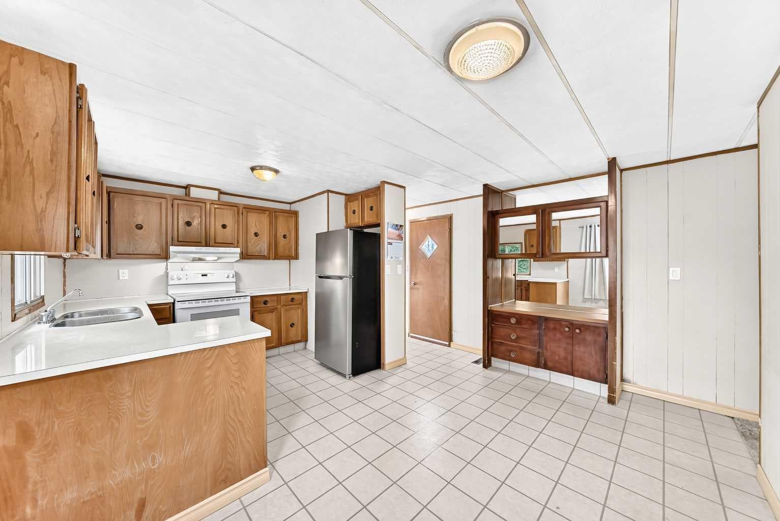 175, 99 Arbour Lake Road NW