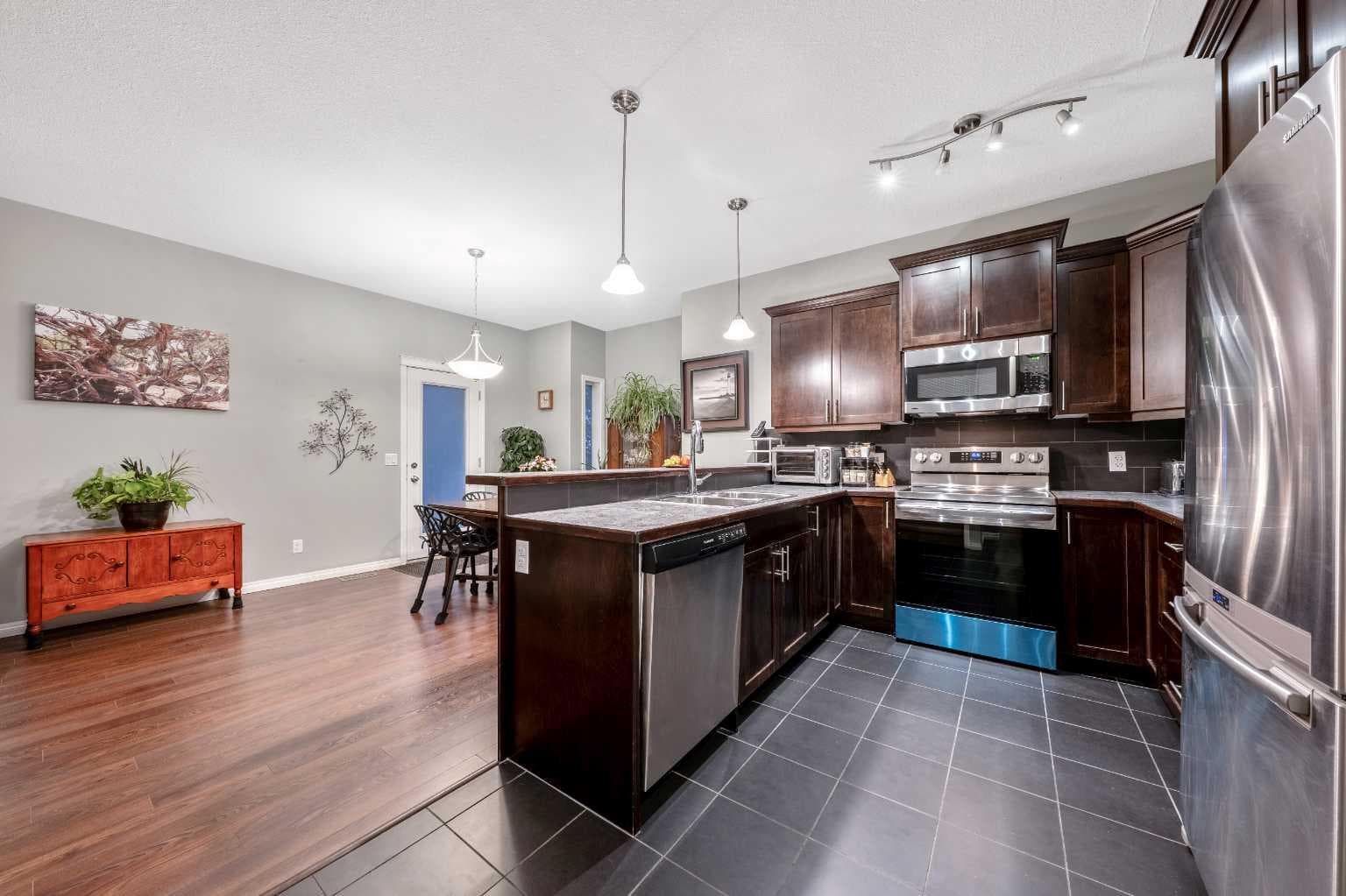 43 Arbours Circle NW