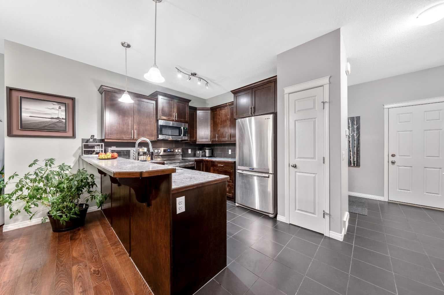 43 Arbours Circle NW