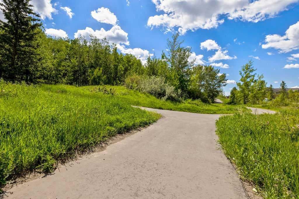 155 Citadel Meadow Gardens NW