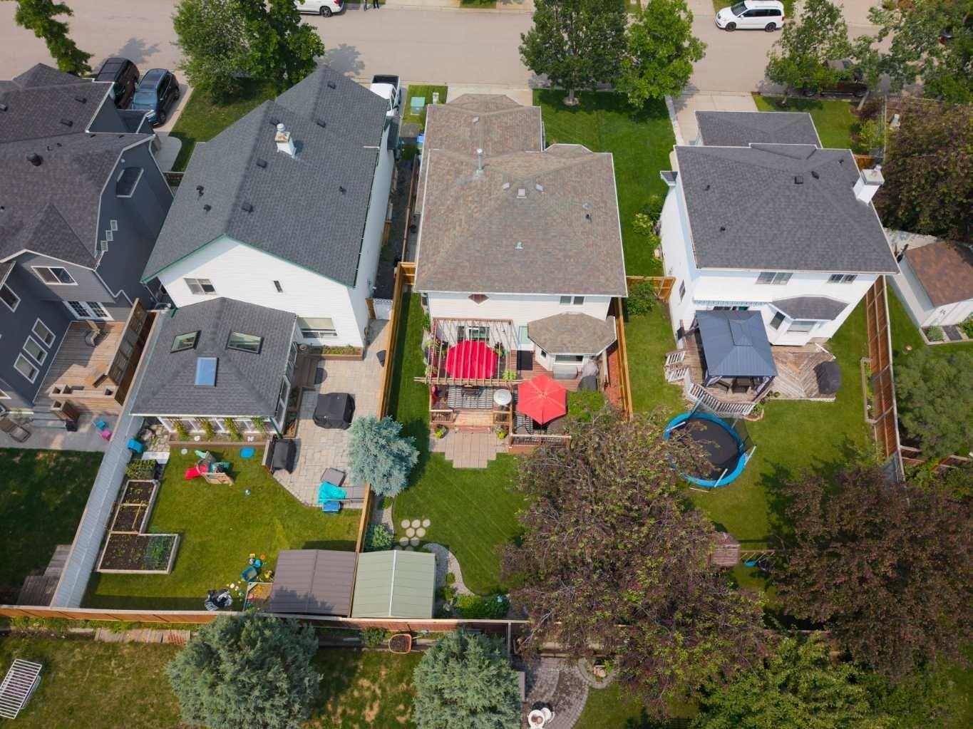 217 Douglas Glen Close SE