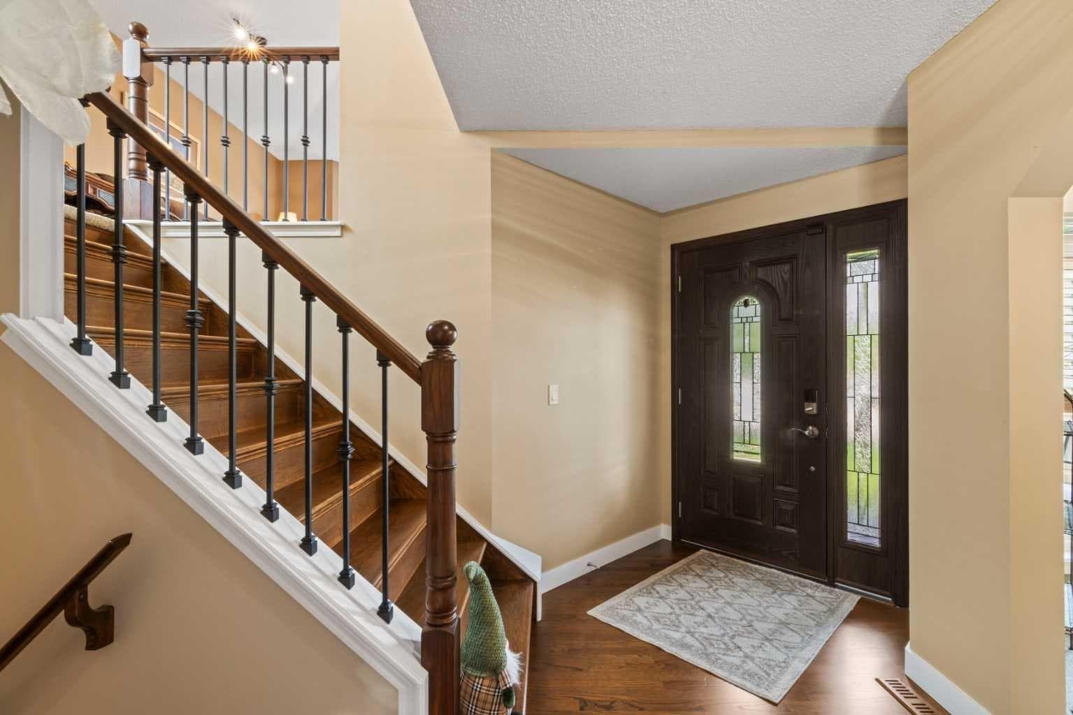 217 Douglas Glen Close SE