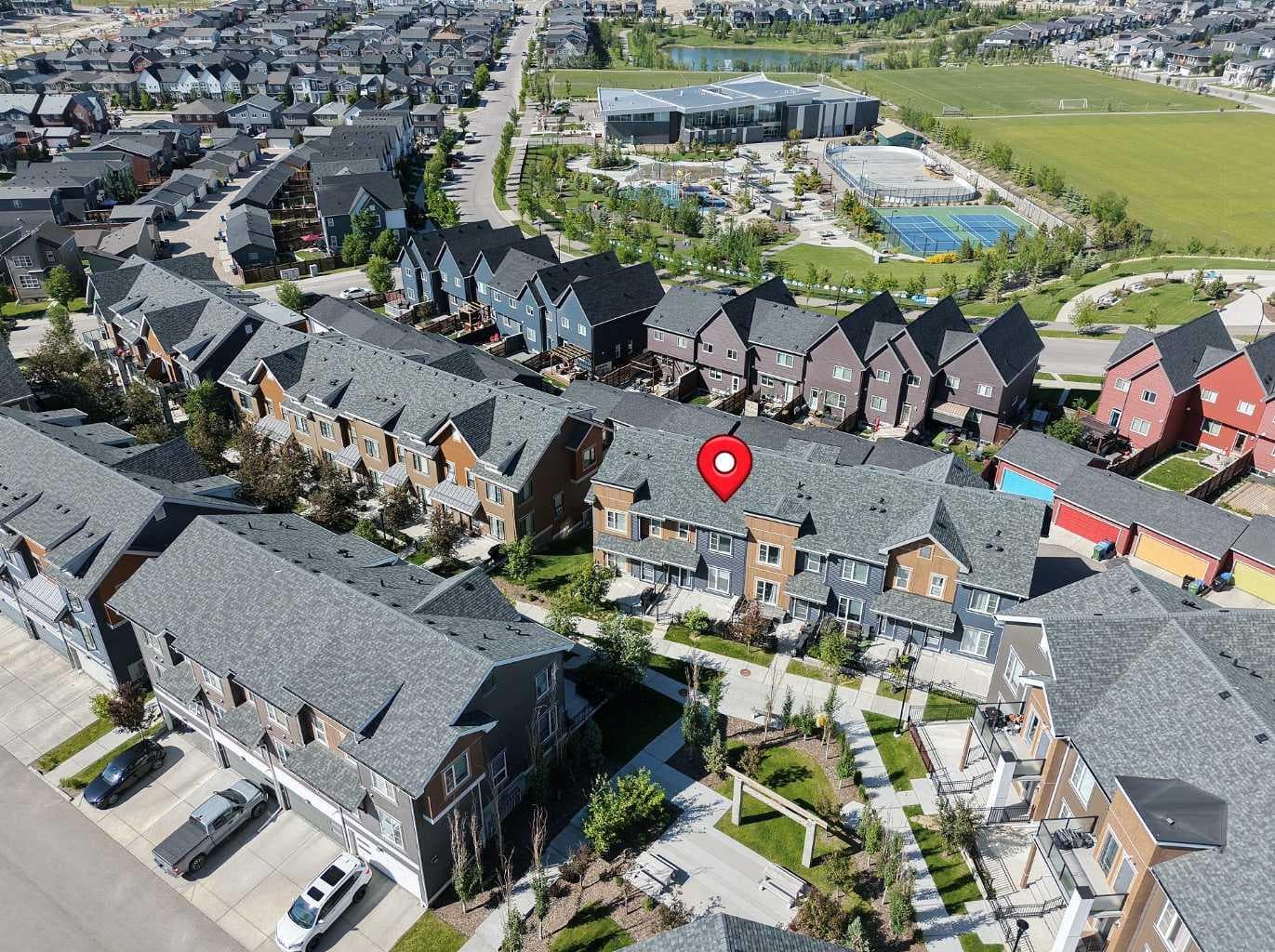 156 Livingston Common NE