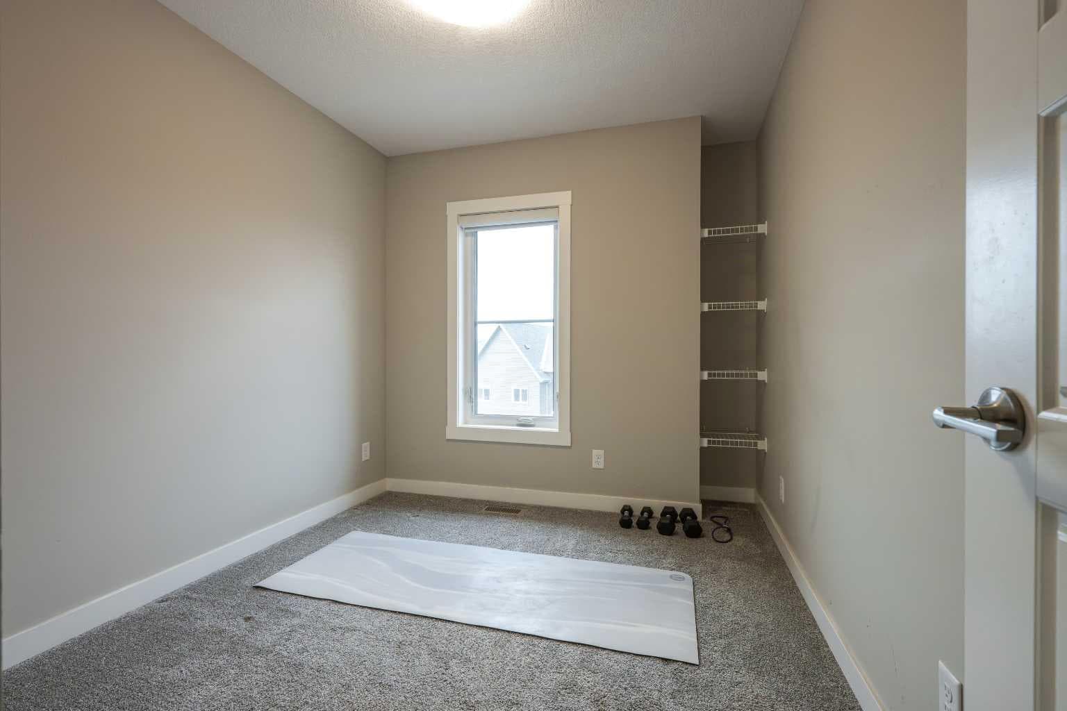 156 Livingston Common NE