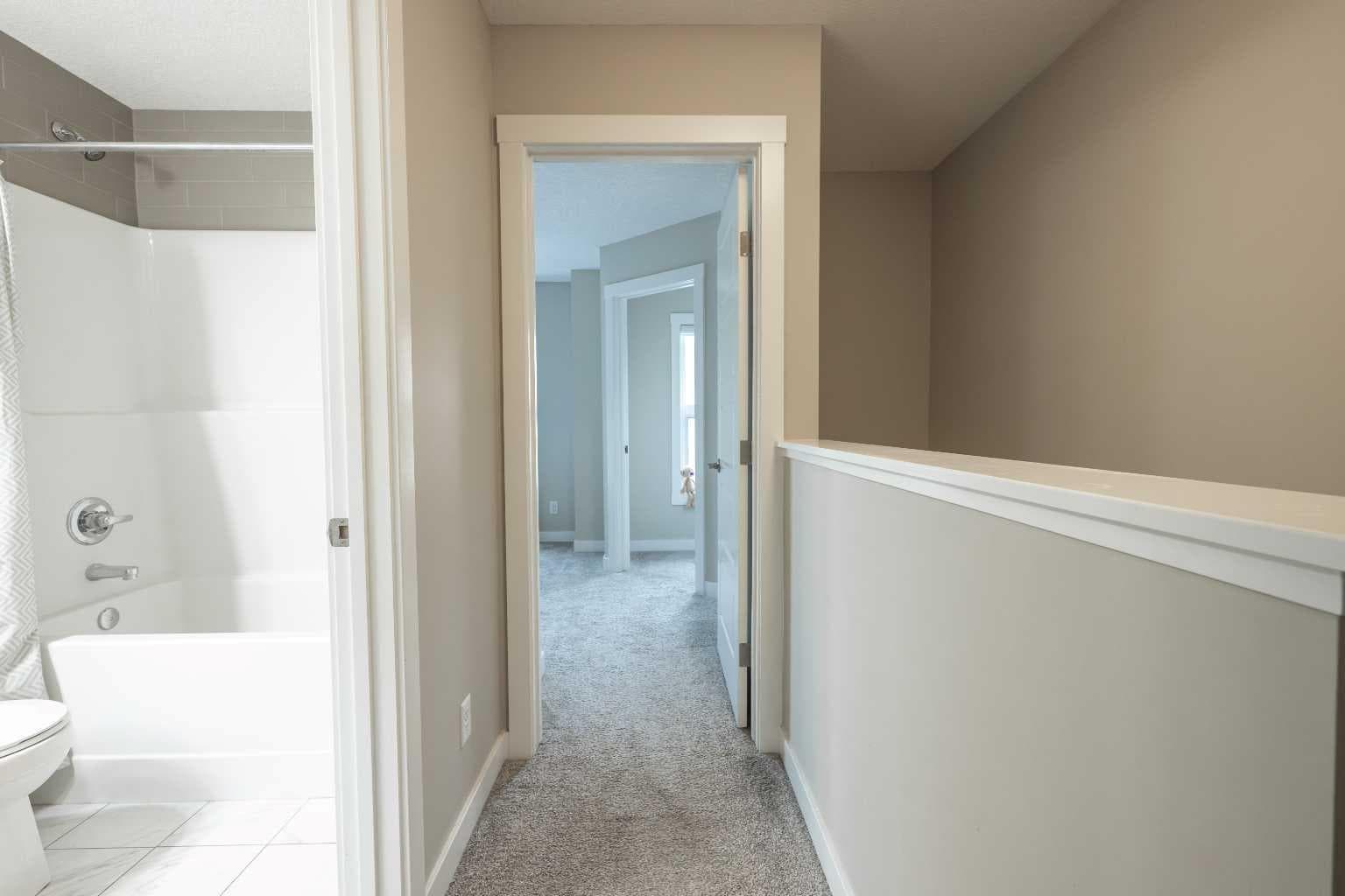 156 Livingston Common NE