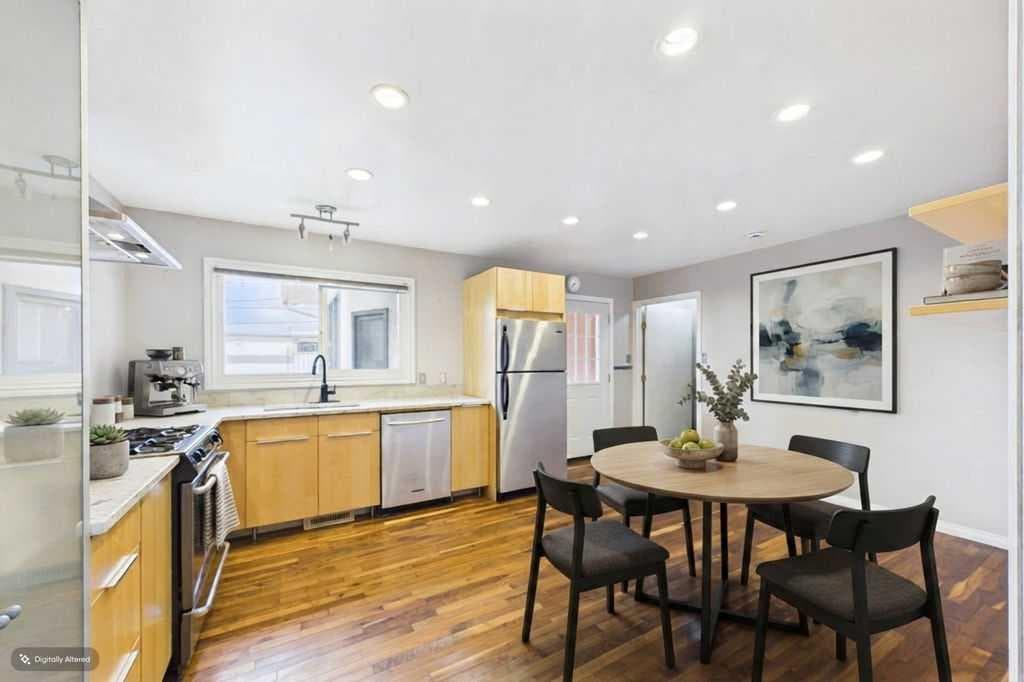 28 Franklin Drive SE