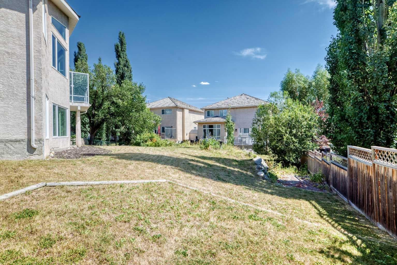 311 Royal Crest Bay NW