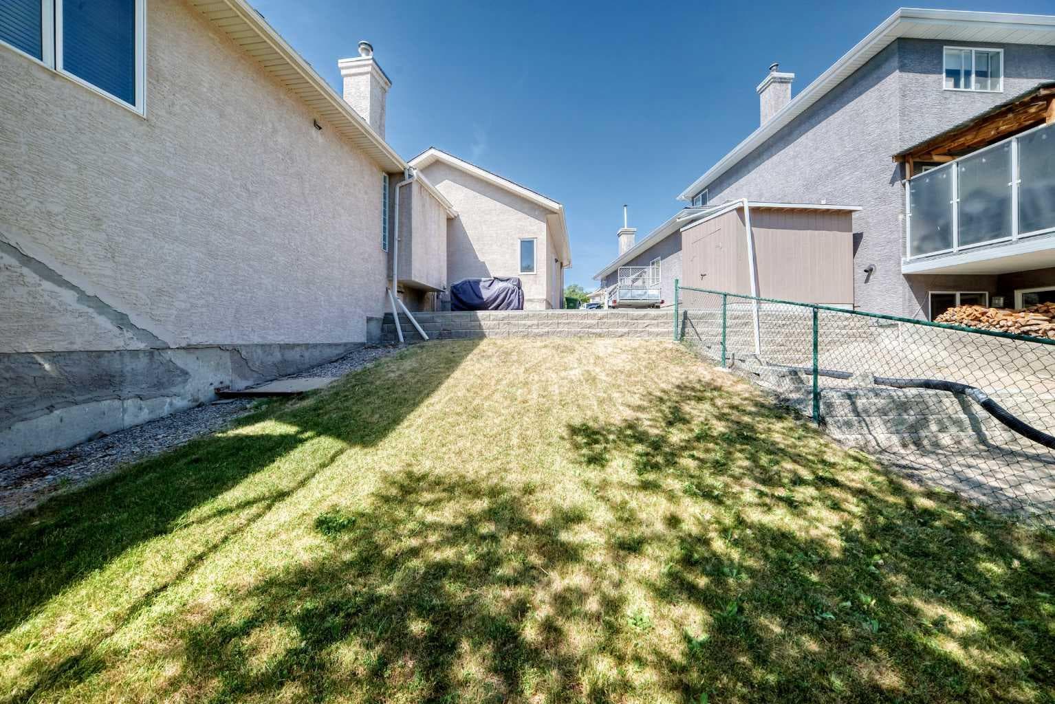 311 Royal Crest Bay NW