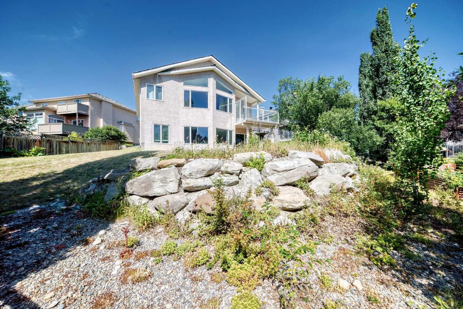 311 Royal Crest Bay NW