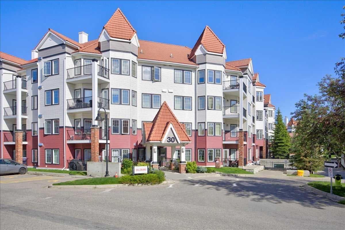 218, 30 Royal Oak Plaza NW