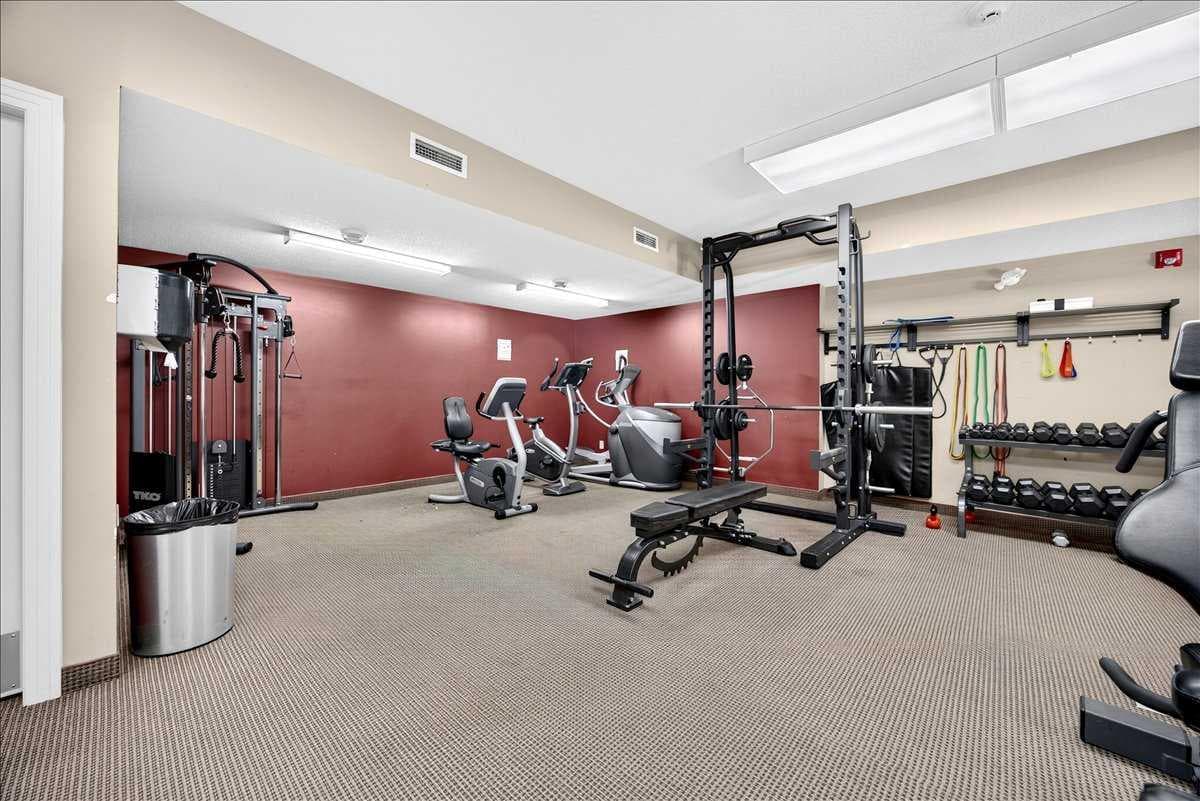 218, 30 Royal Oak Plaza NW