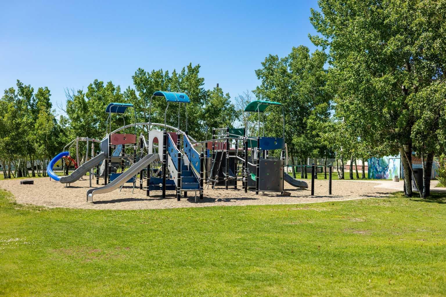 103, 25 Aspenmont Heights SW