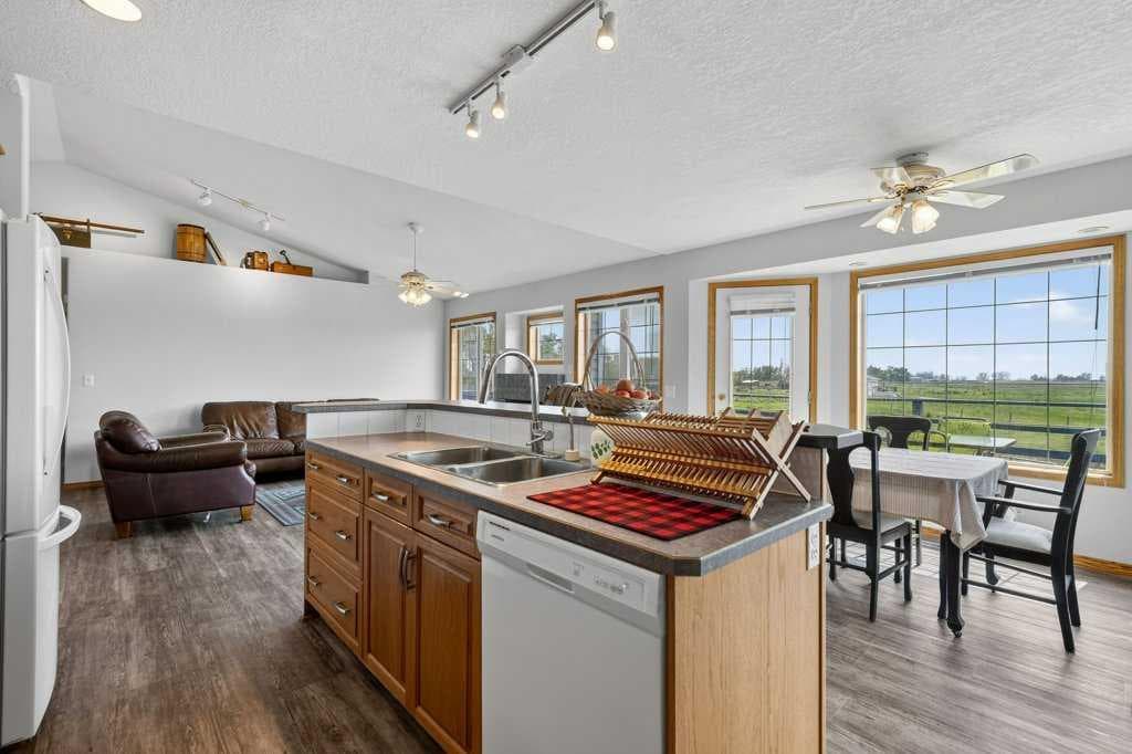 270127 Glenmore Trail 