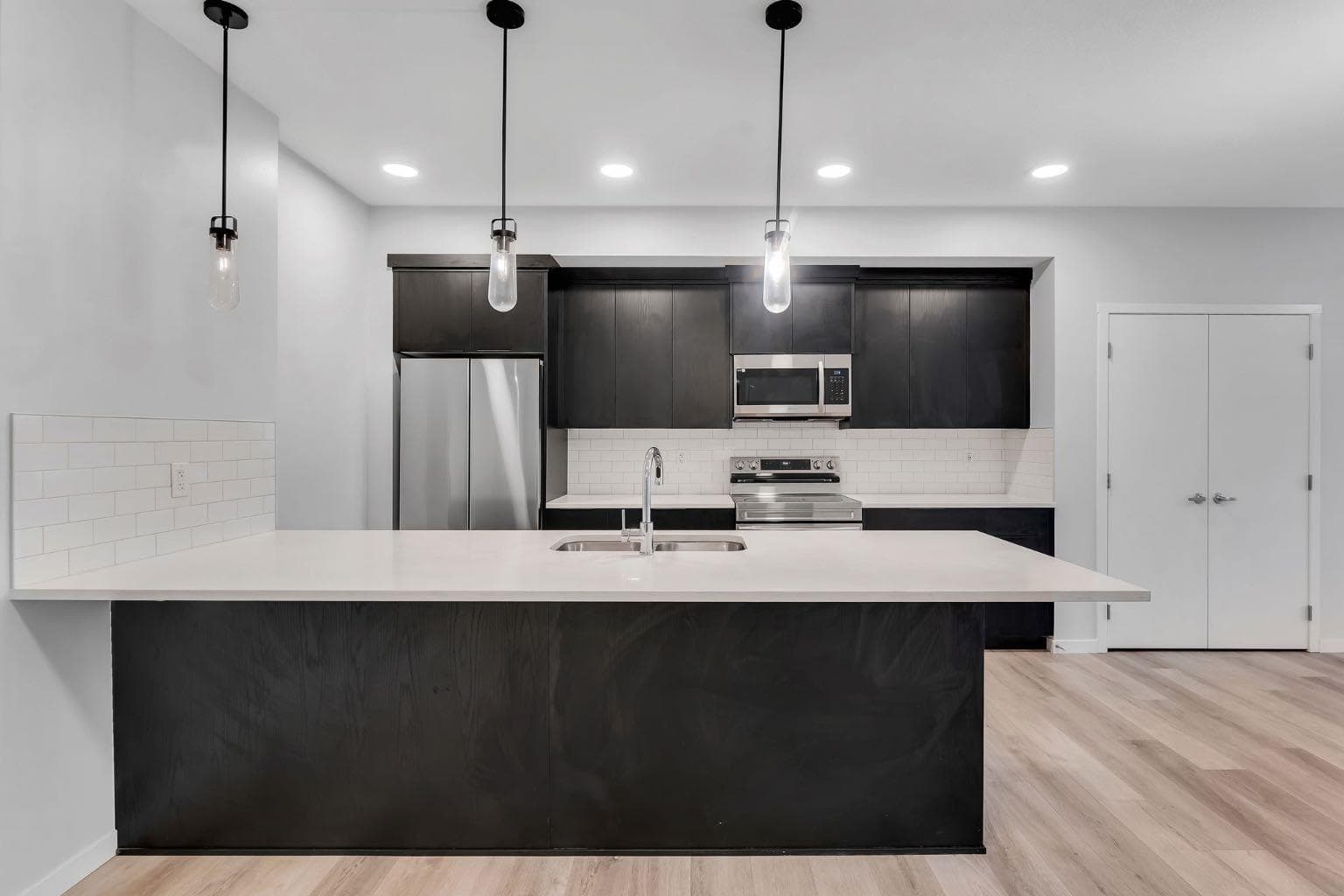 3201, 220 Seton Grove SE