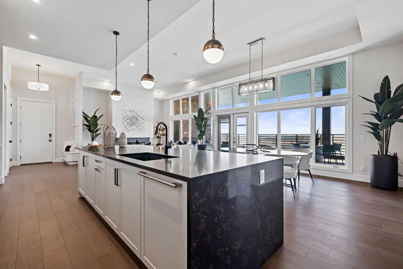 302, 170 Marina Cove SE