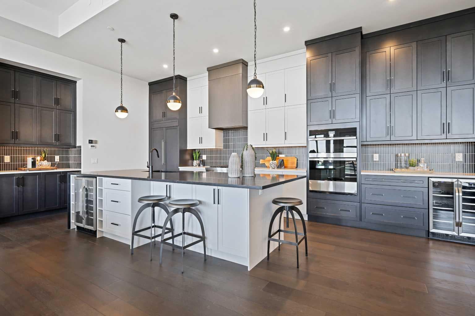 302, 170 Marina Cove SE