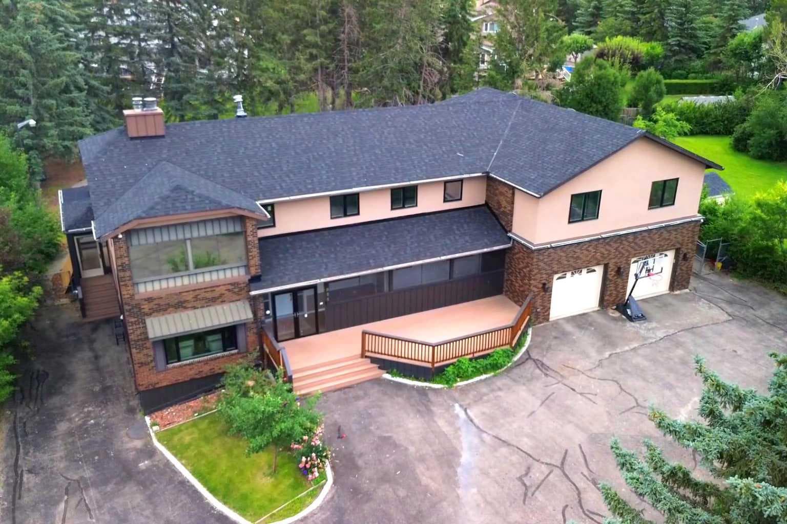 884 EAST CHESTERMERE Drive 
