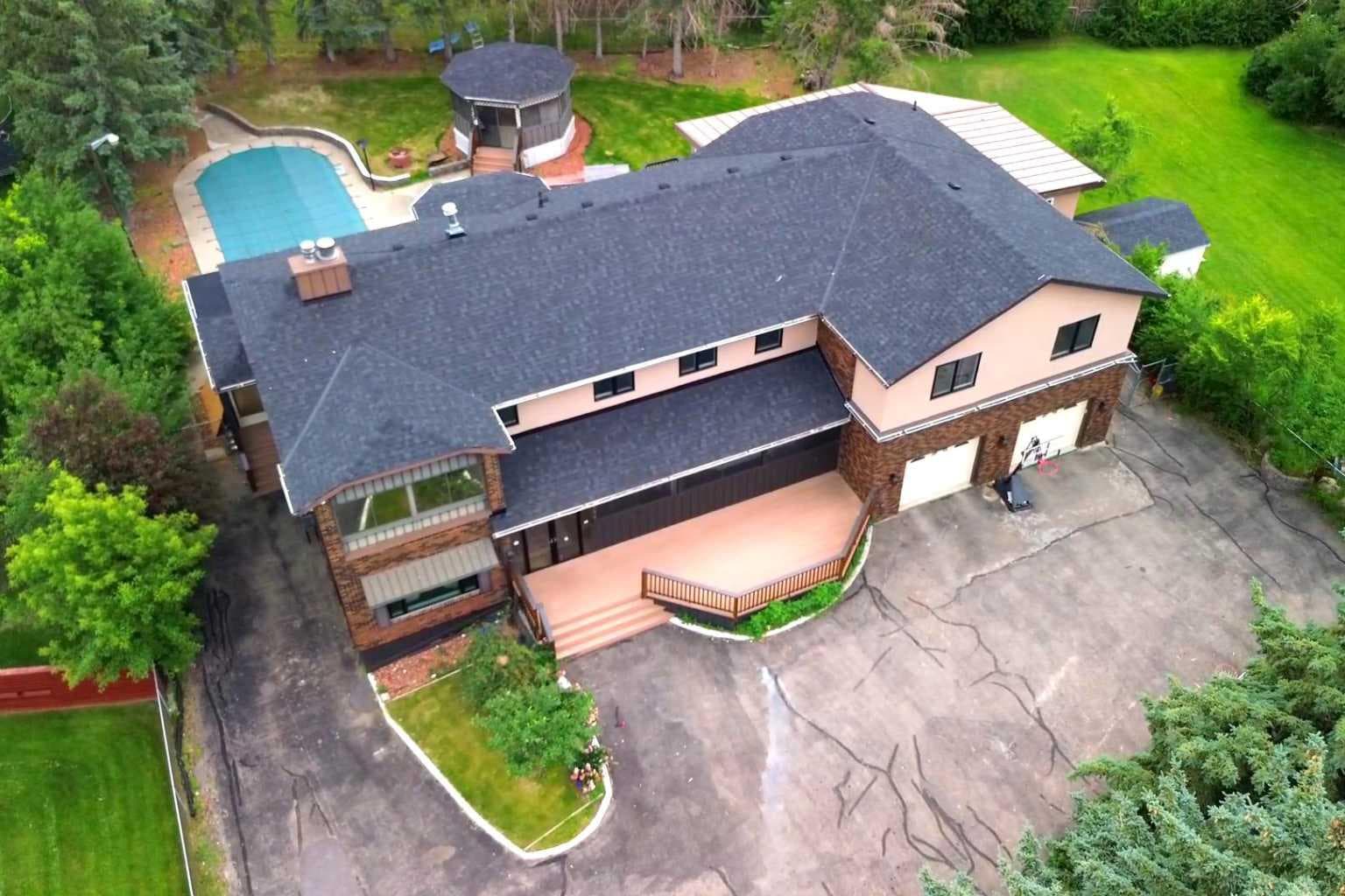 884 EAST CHESTERMERE Drive 