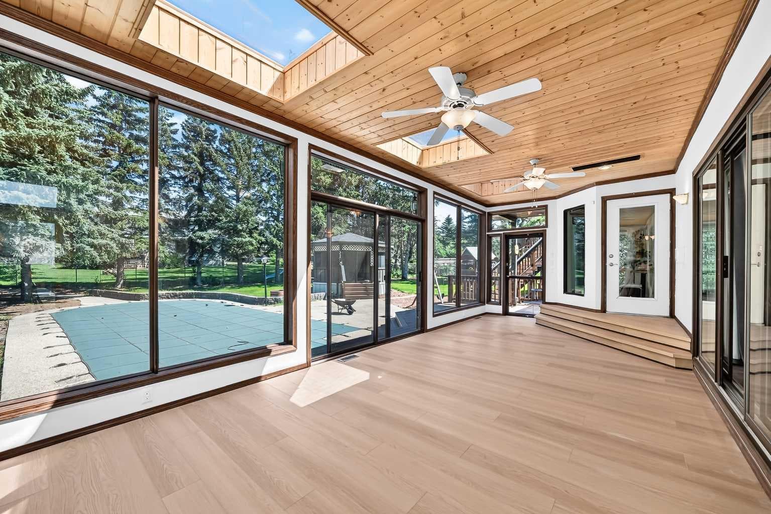 884 EAST CHESTERMERE Drive 