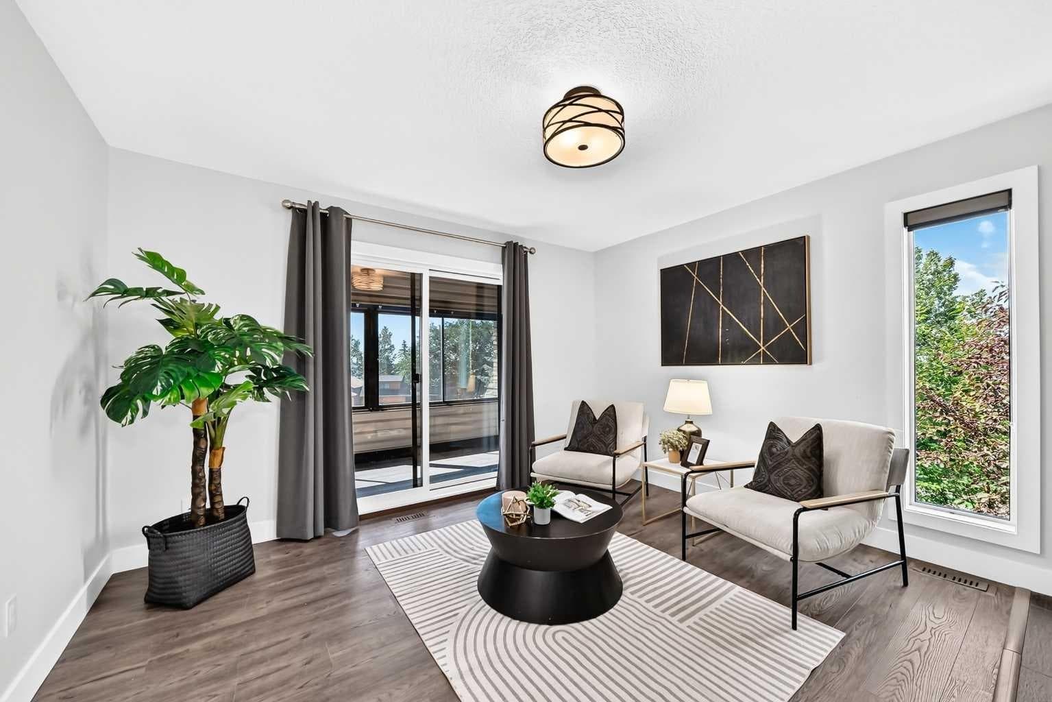 884 EAST CHESTERMERE Drive 