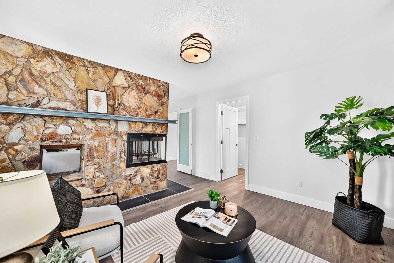 884 EAST CHESTERMERE Drive 