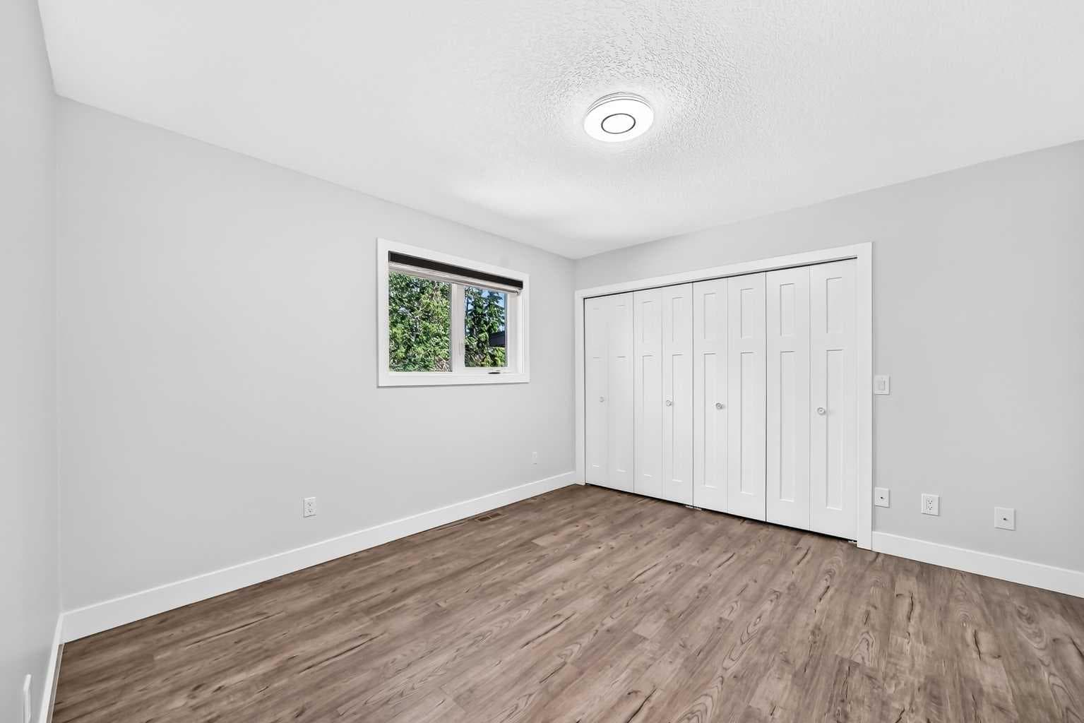 884 EAST CHESTERMERE Drive 