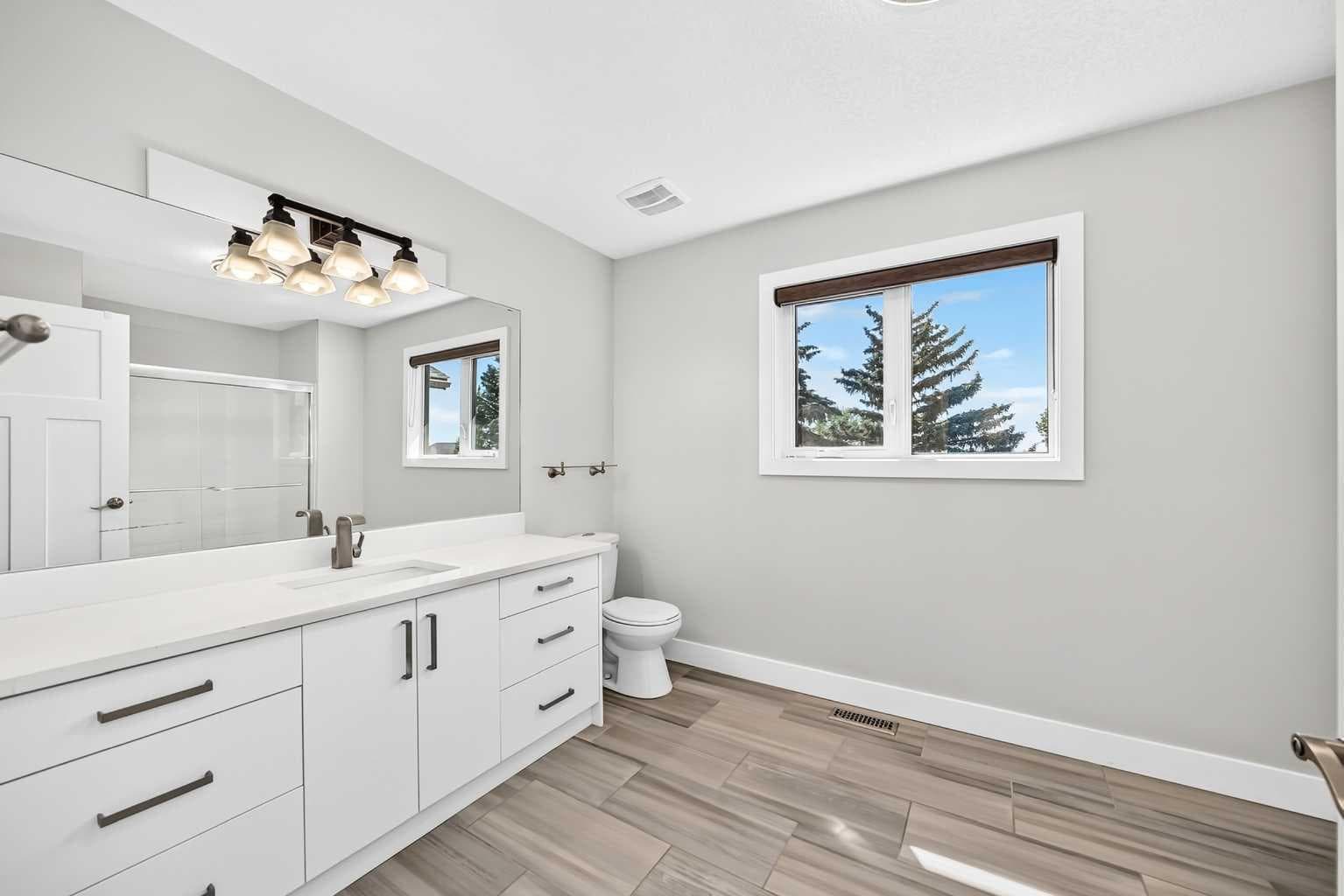 884 EAST CHESTERMERE Drive 