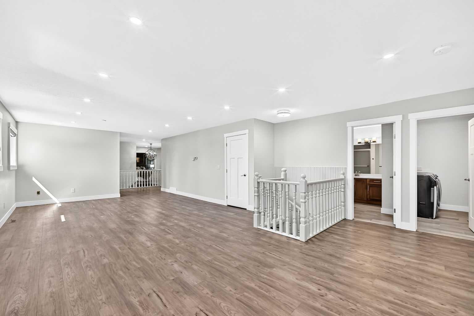 884 EAST CHESTERMERE Drive 