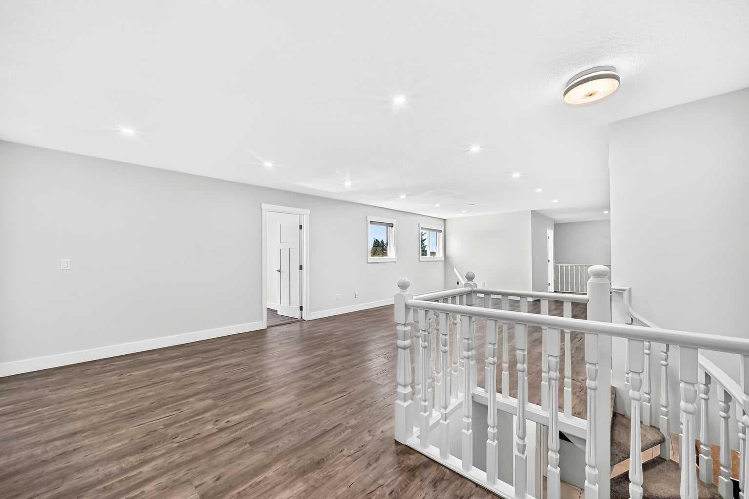 884 EAST CHESTERMERE Drive 