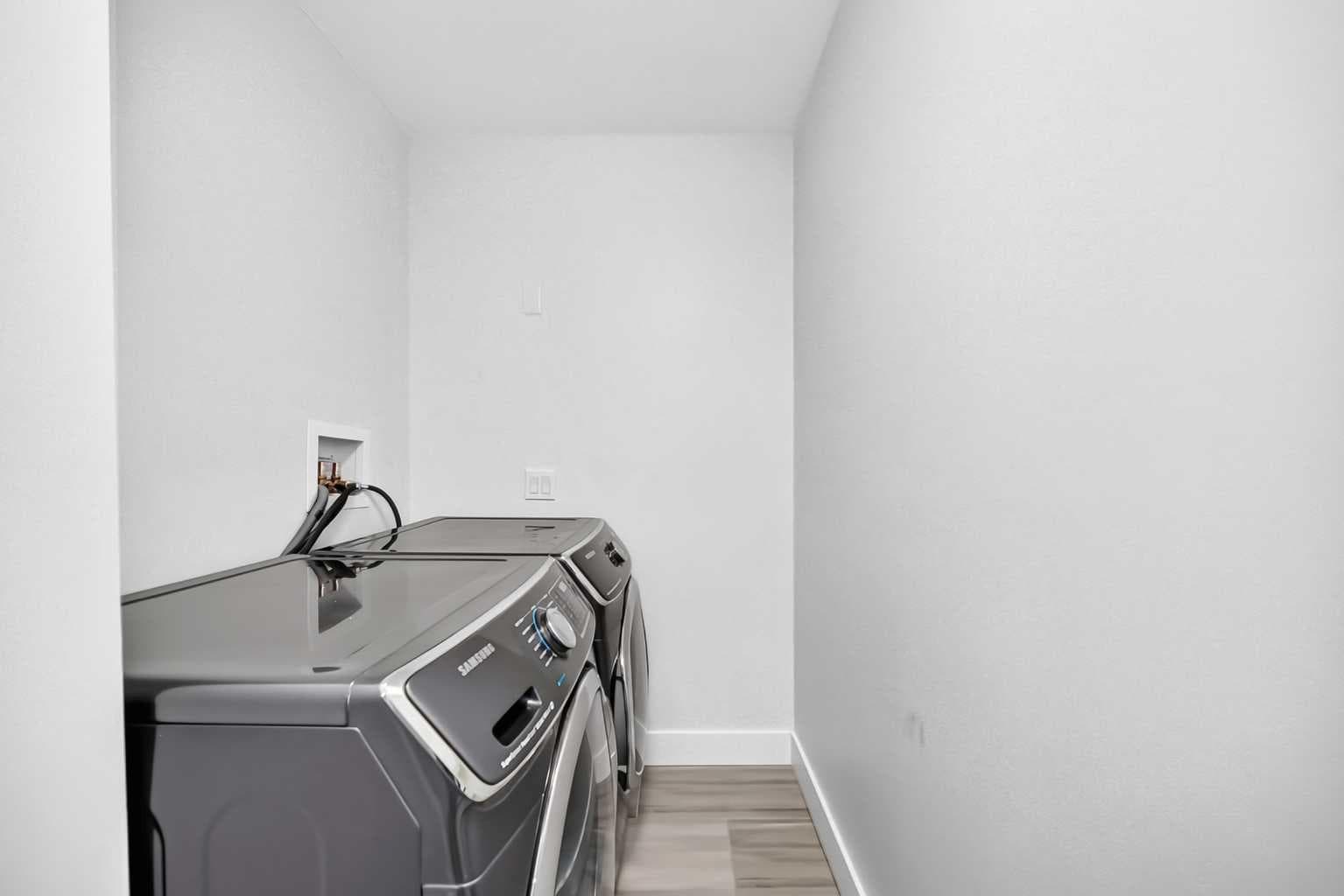 884 EAST CHESTERMERE Drive 