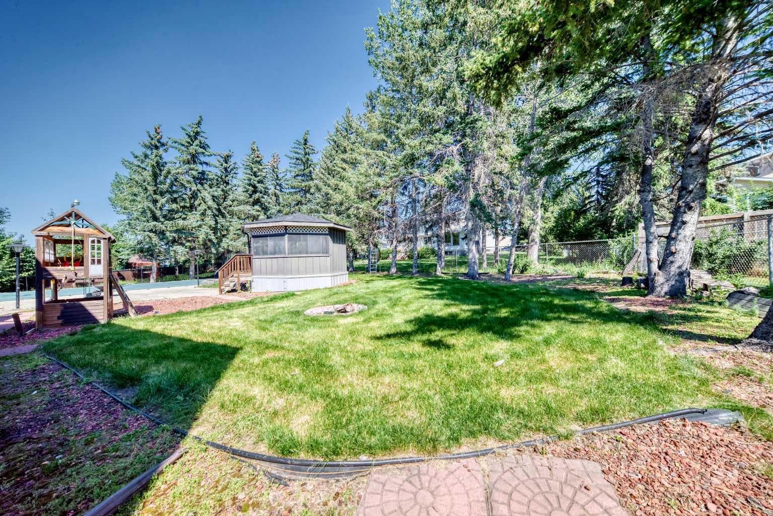 884 EAST CHESTERMERE Drive 