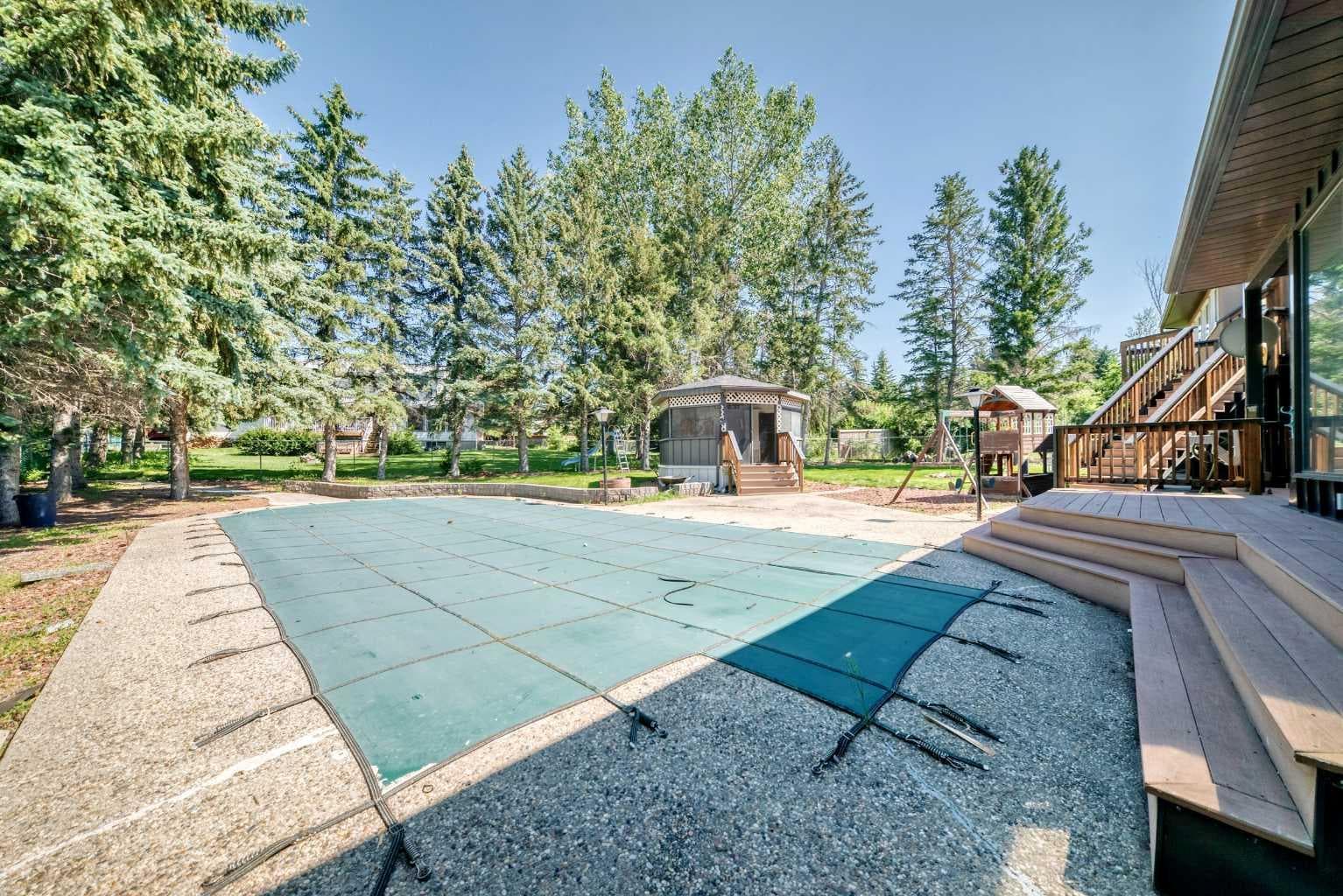 884 EAST CHESTERMERE Drive 