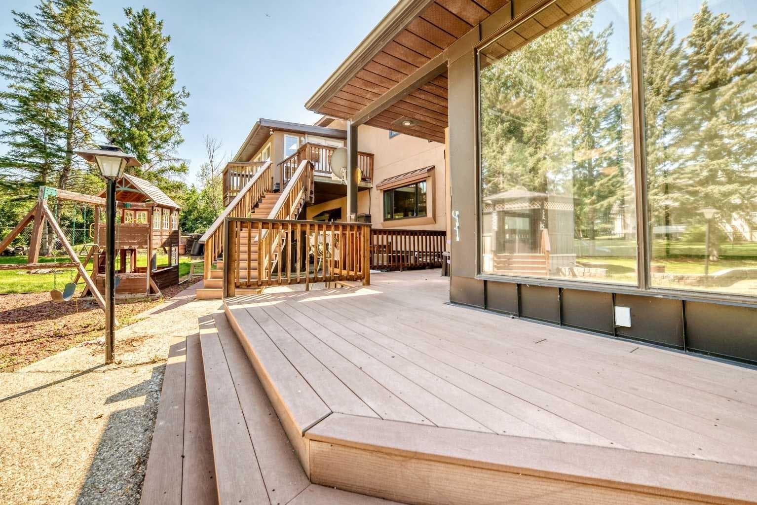884 EAST CHESTERMERE Drive 