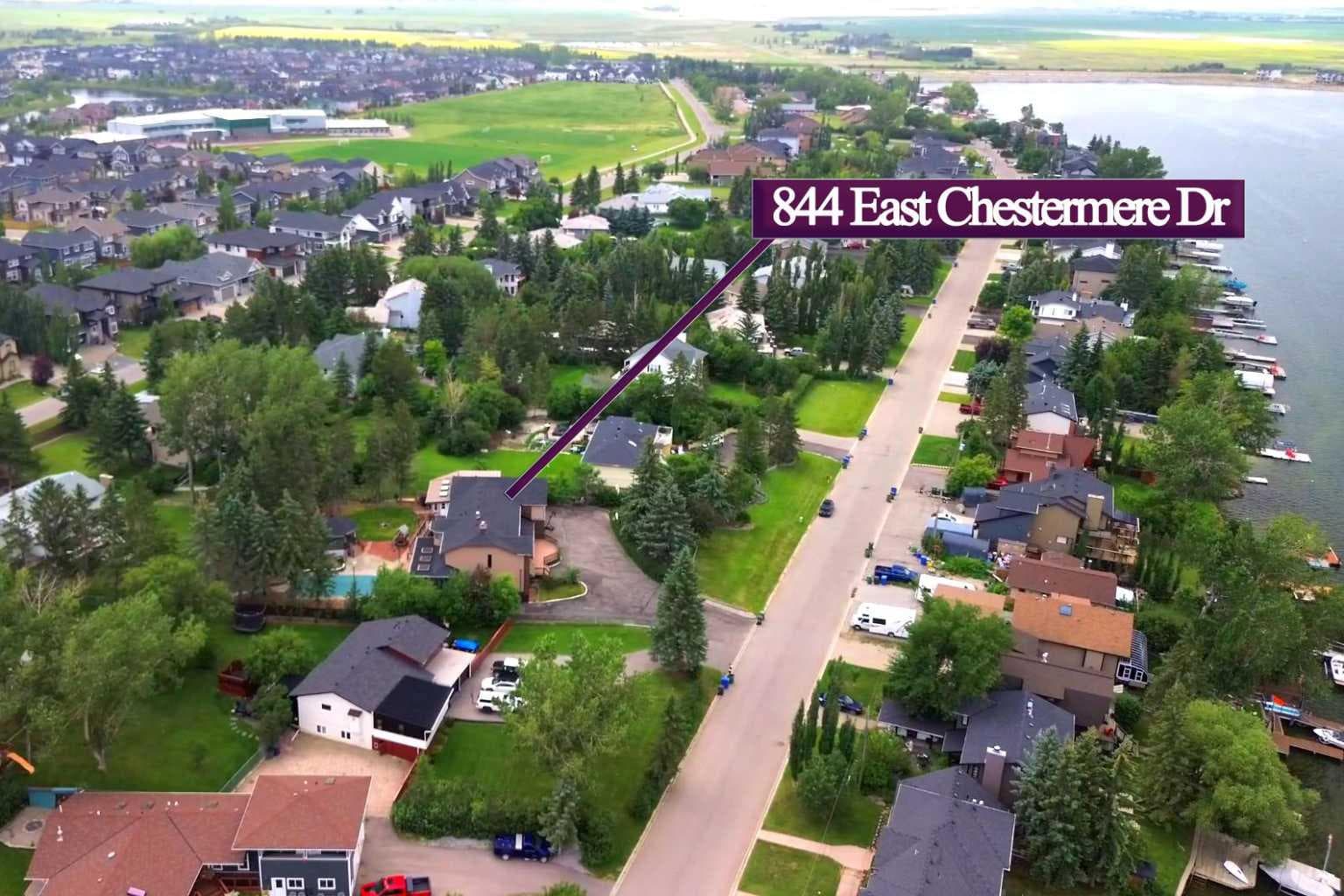 884 EAST CHESTERMERE Drive 
