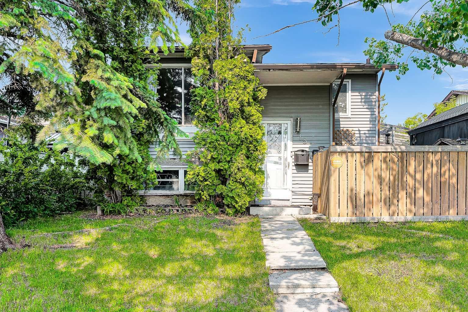 215 ERIN WOODS Drive SE