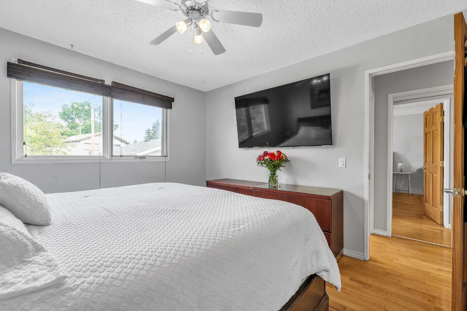 215 ERIN WOODS Drive SE