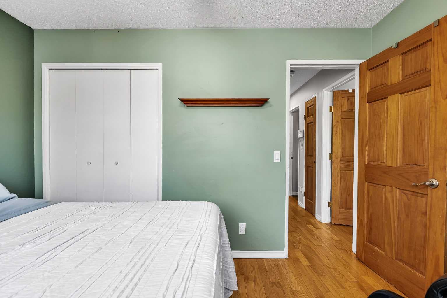 215 ERIN WOODS Drive SE