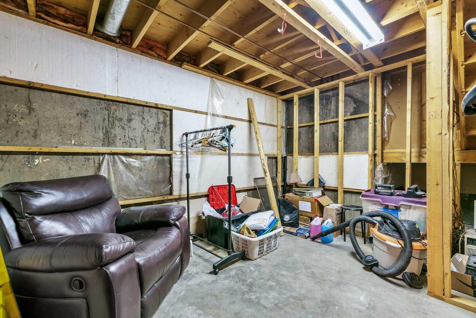 215 ERIN WOODS Drive SE