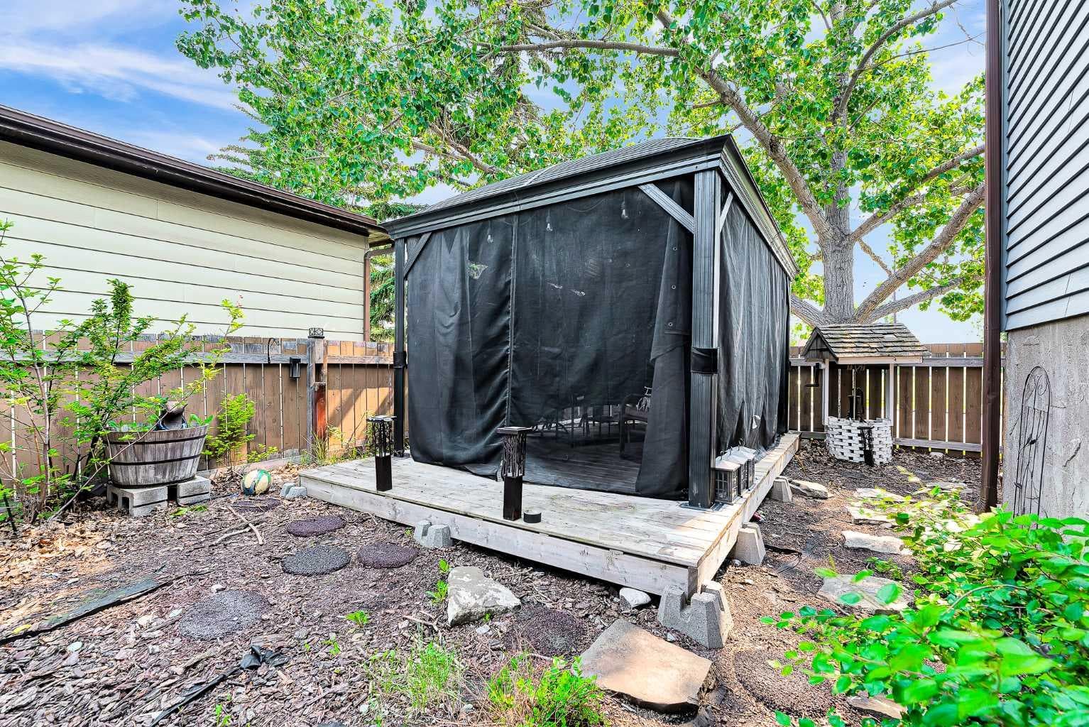 215 ERIN WOODS Drive SE