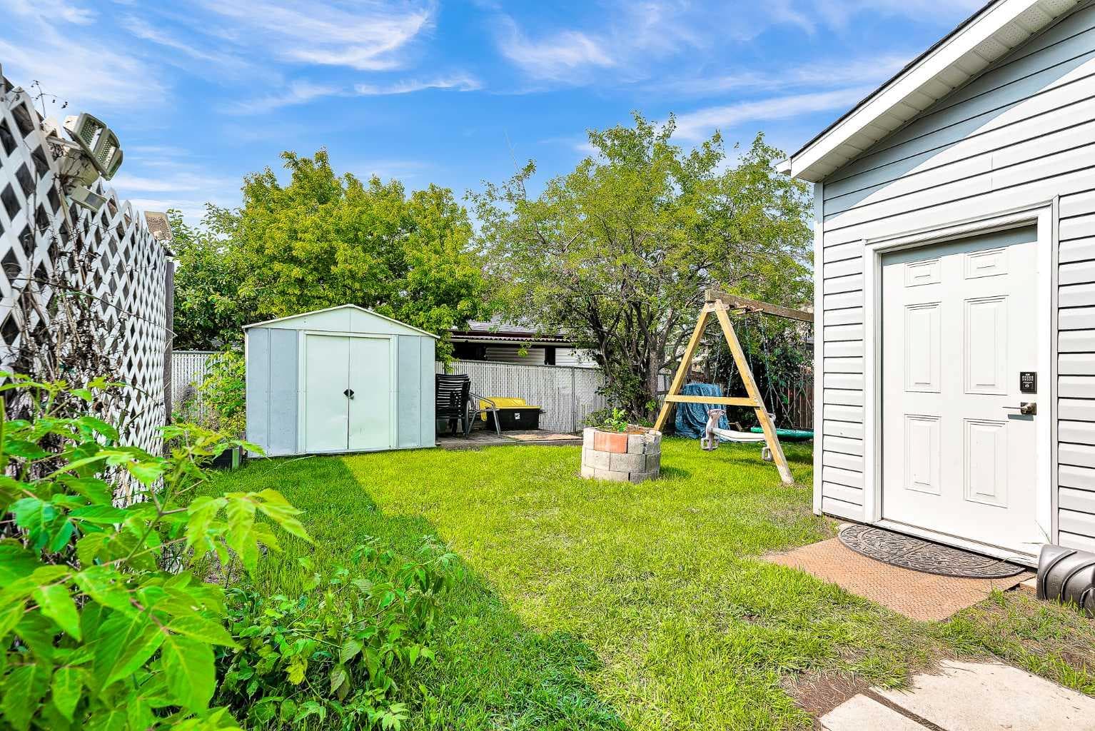 215 ERIN WOODS Drive SE