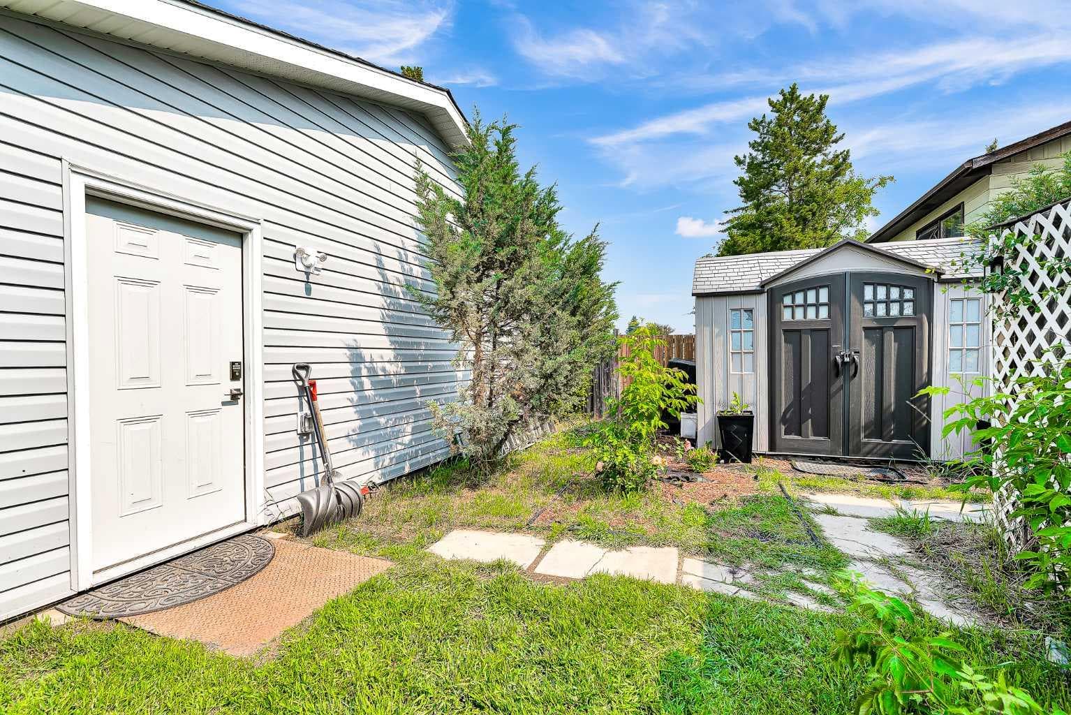 215 ERIN WOODS Drive SE