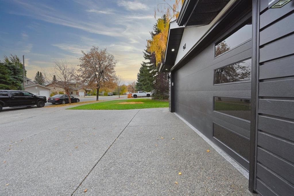 941 west chestermere Drive 